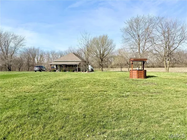 911 Williamson Ave, Staunton, IL 62088