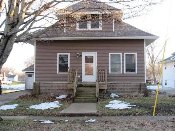 414 E 3rd St, Monticello, IA 52310