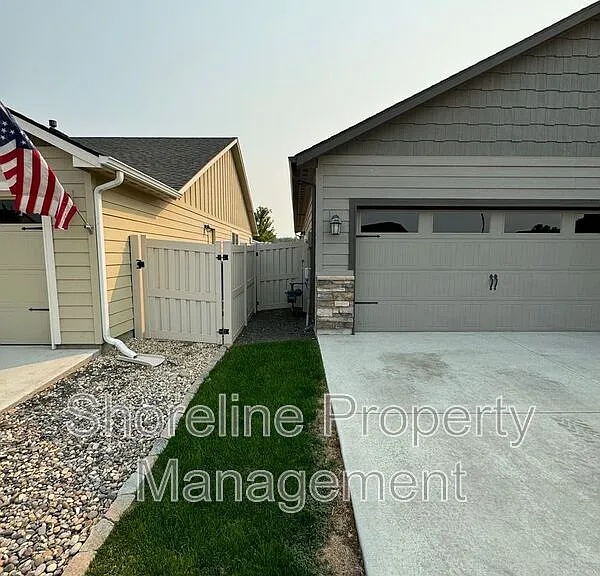 511 Diamond Lake St — Photo 4