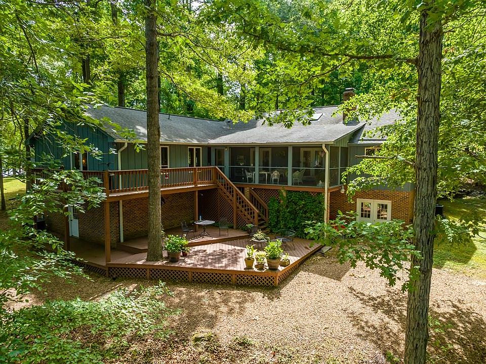1st image of 775 Canterbury Dr