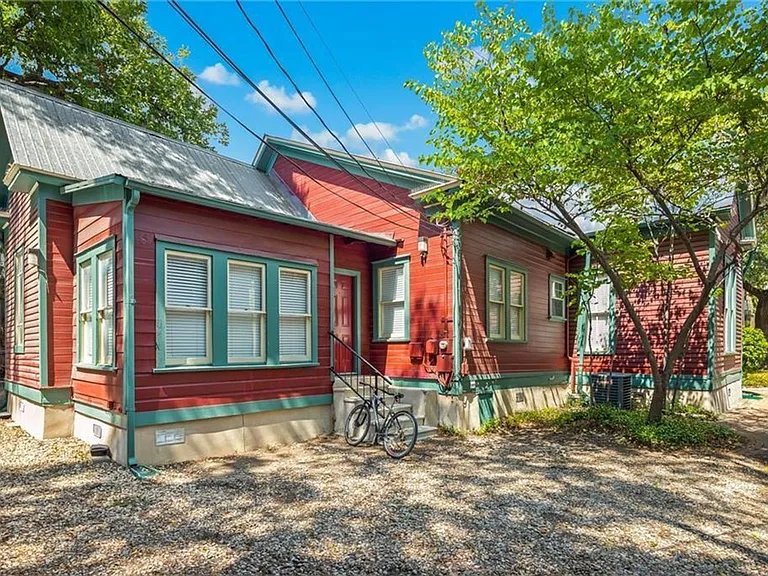209 E 31st St — Photo 25