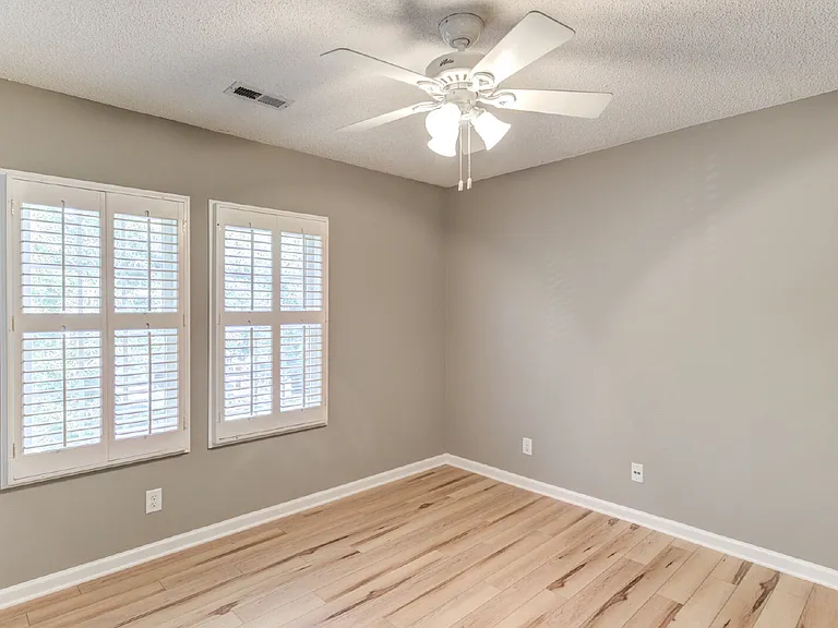 103 Unaka Ct — Photo 38