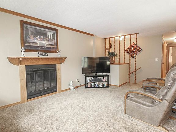 4th image of 421 N Maple St