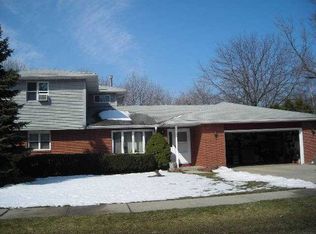 524 N Greenleaf St, Gurnee, IL 60031