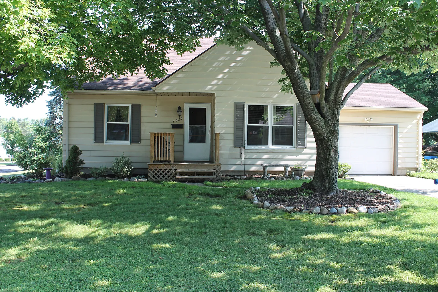 1553 Wayne St photo 1