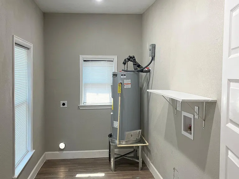 1406 Benson St — Photo 8