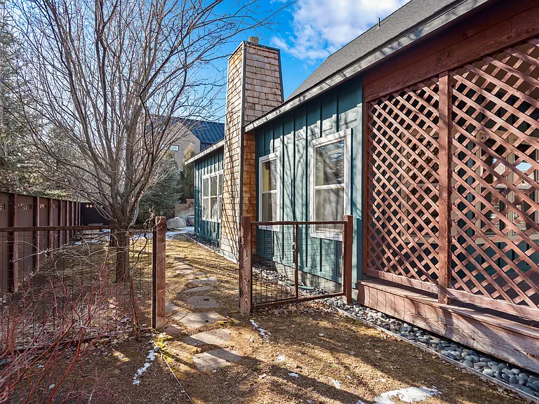 225 Juniper Ct — Photo 32