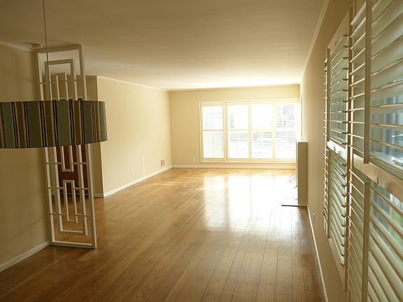 3rd image of 40 Westhaven Dr