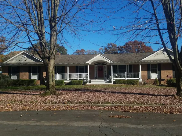 19 Sandy Ln, Selden, NY 11784