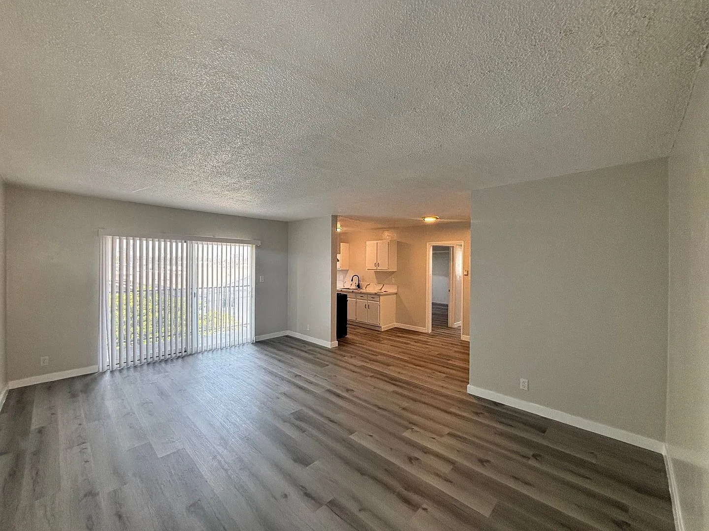 3 bed, 1.5 bath, $2,887 — Photo 2