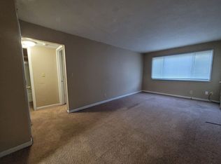 3751 12th Ave SW APT 8, Cedar Rapids, IA 52404