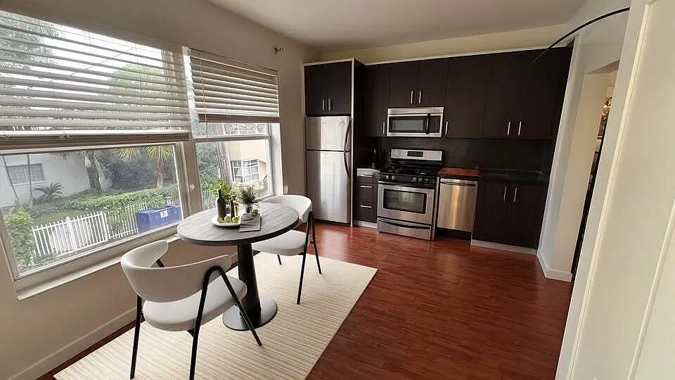 Building Photo - 1320 Drexel Ave #208