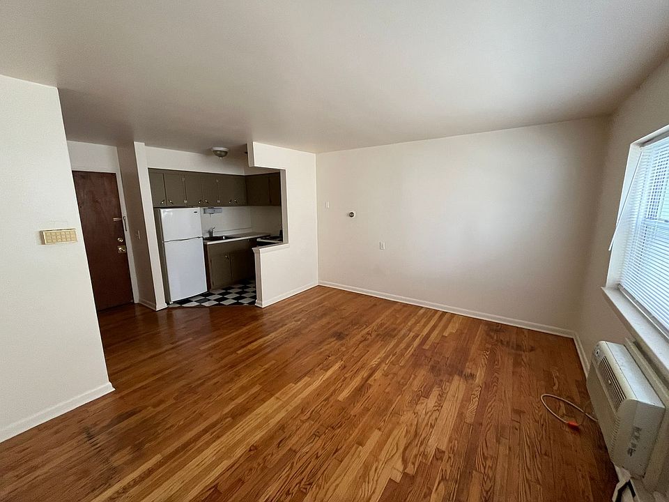 1st image of 1579 N Farwell Ave APT 201