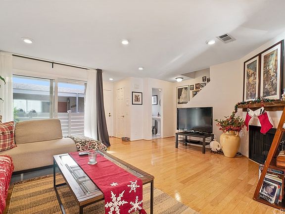 4th image of 18333 Hatteras St Unit 108