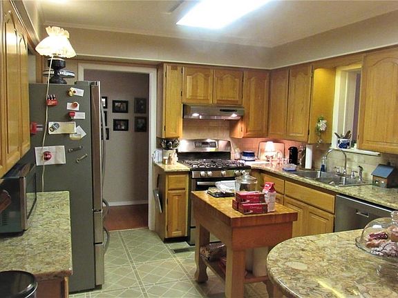 3rd image of 1217 W Elm Blvd