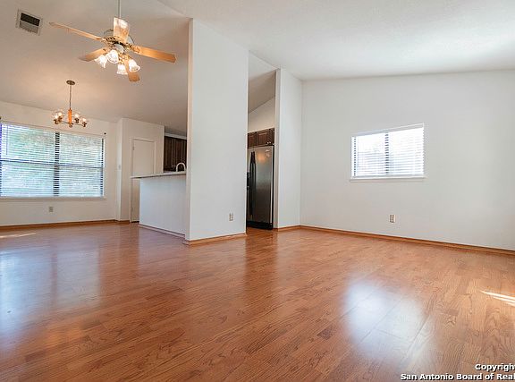 4th image of 6202 Applewest Cir