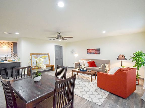 4th image of 307 Avenue E