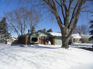 103 Oakview Dr, Hartford, WI 53086