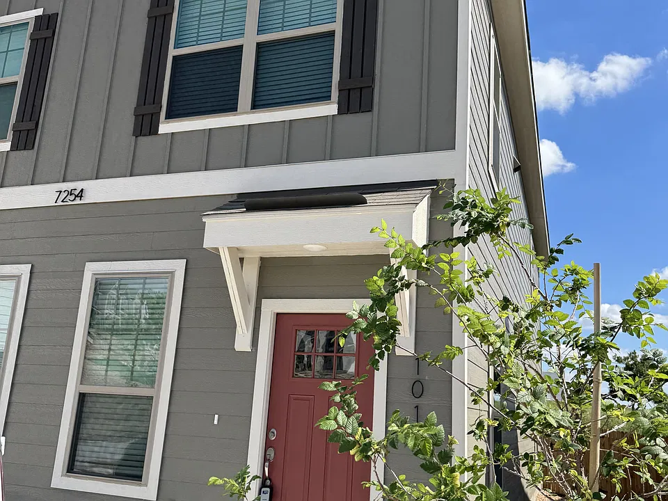7254 Magnolia Vlg #101
