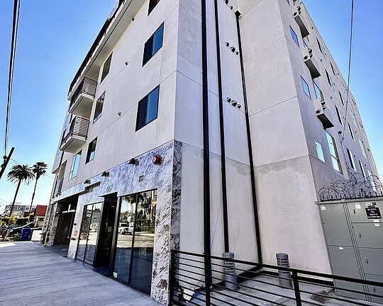 2nd image of 667 N Wilton Pl #407