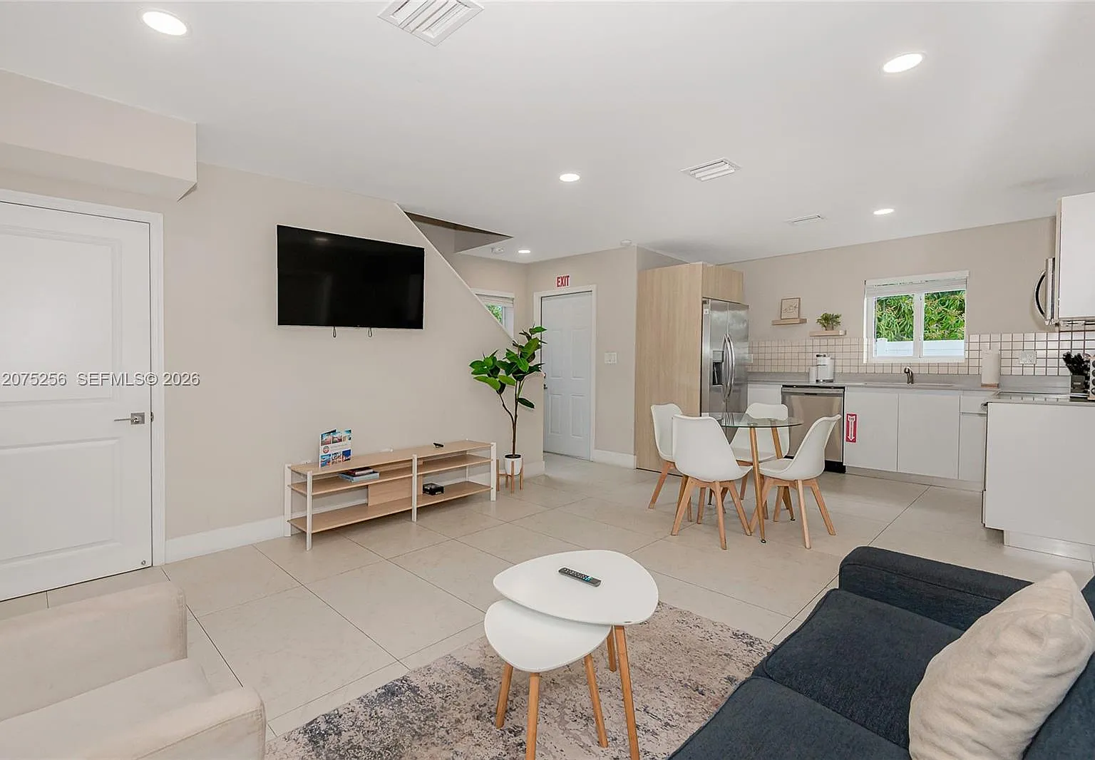 North Lauderdale — Photo 4