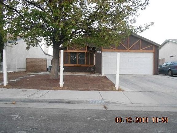 2nd image of 2877 Nandina Dr
