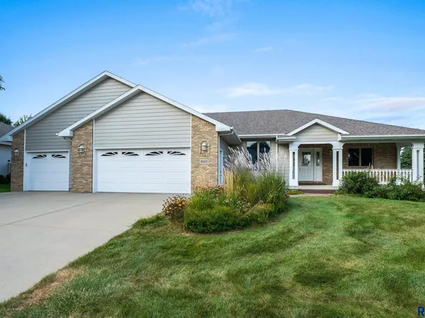 3100 W Auburn Hills Ct, Sioux Falls, SD 57108