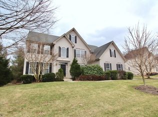 4 Valley Wood Dr, Somerset, NJ 08873