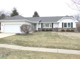 208 Jake Ln, Hampshire, IL