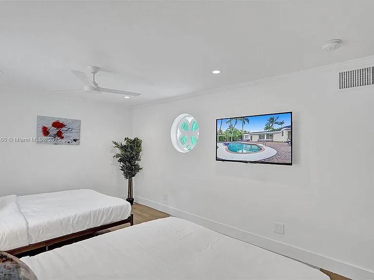 725 Harrison St — Photo 32