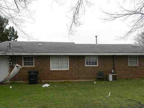 3rd image of 928 NW 2nd St