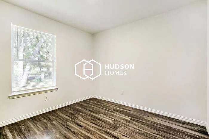 5908 Oakdale Dr — Photo 8