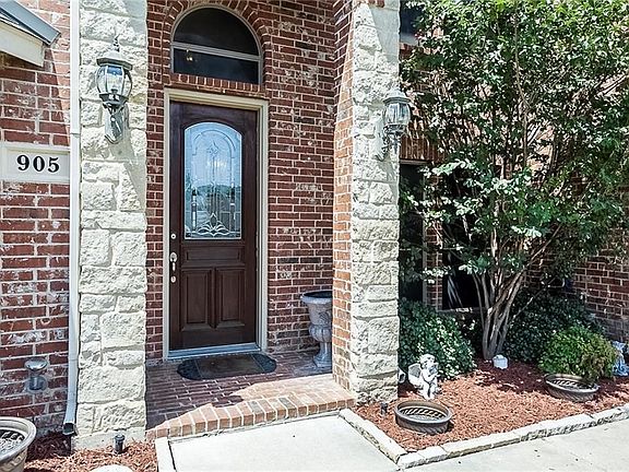 2nd image of 905 Greenfield Ct