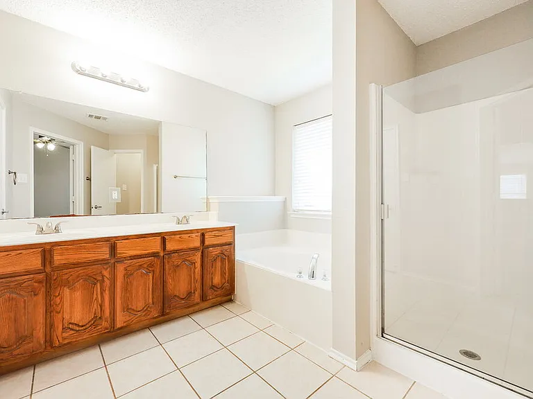 829 Clear Creek Dr — Photo 11