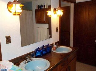 223 Christmas Village Rd, Womelsdorf, PA 19567