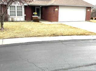 5833 SW Sterling Ln, Topeka, KS 66604