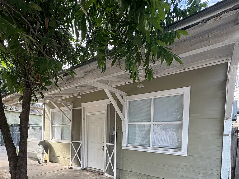 7813 Oak St — Photo 1