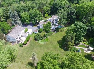 209 Kelsey Rd, Lake Barrington, IL 60010