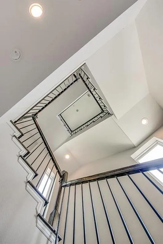 3 bed, 3.5 bath, 2153 sqft, $2,699 — Photo 4