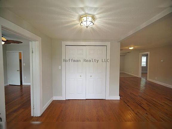 3rd image of 810 W Woodlawn Ave