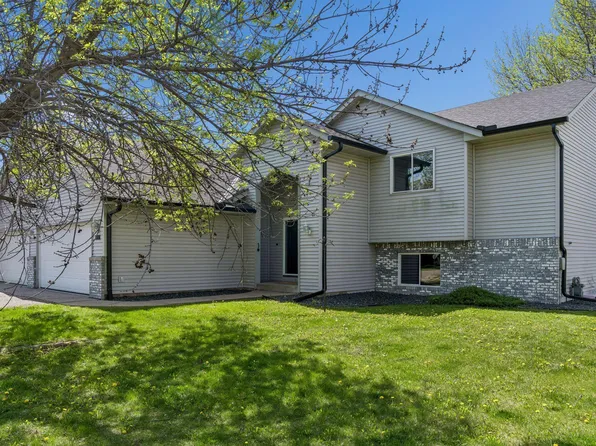 12181 Walnut Dr, Rogers, MN 55374