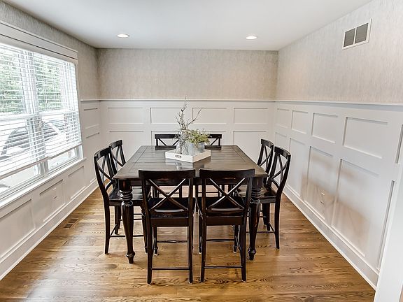 5th image of 122 Windsor Ct