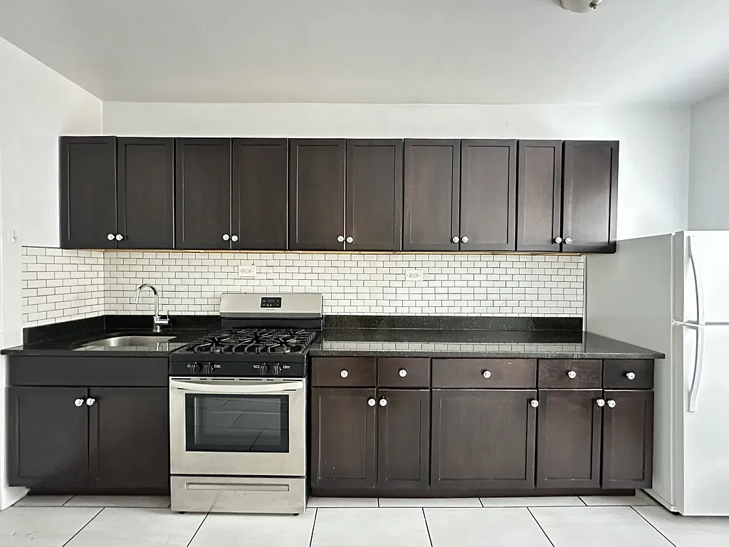 1 bed, 700 sqft, $1,600 — Photo 3