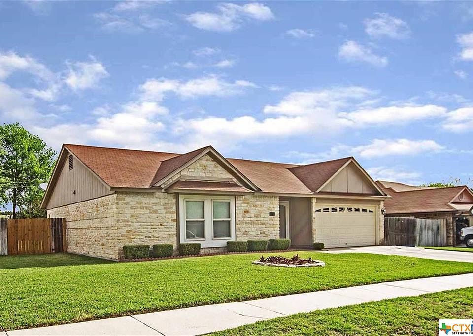 1st image of 301 S Brook Dr