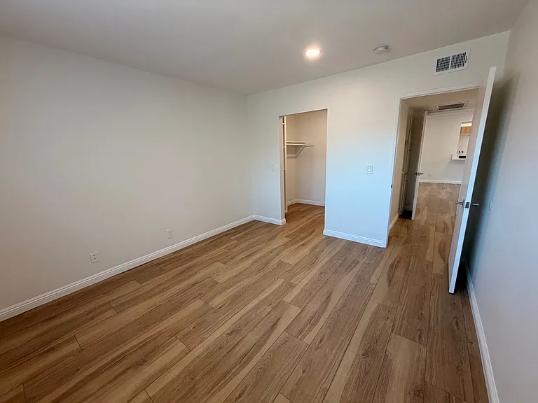 10500 La Reina Ave #E — Photo 21