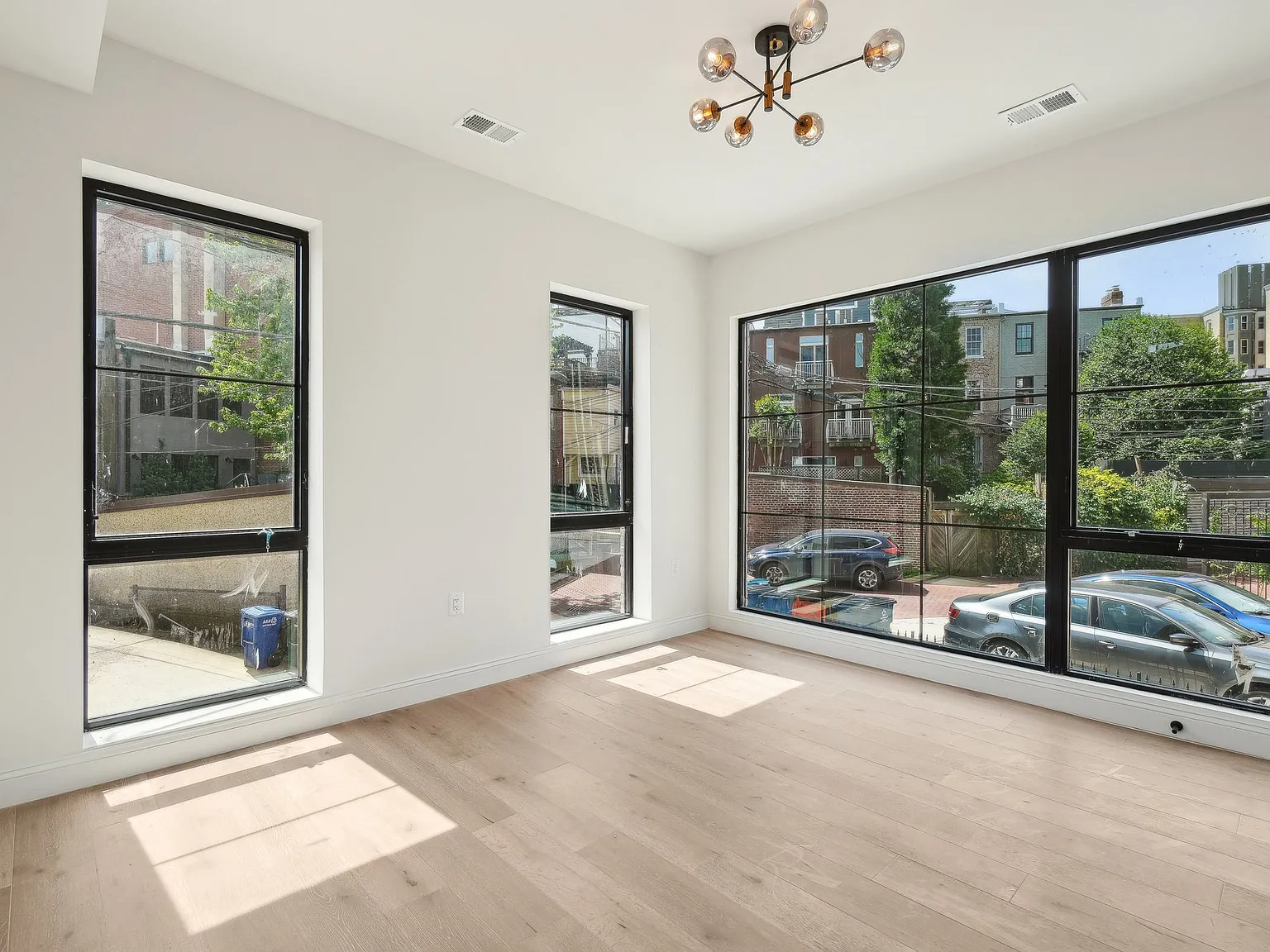 2 bed, 830 sqft, $4,500 — Photo 2