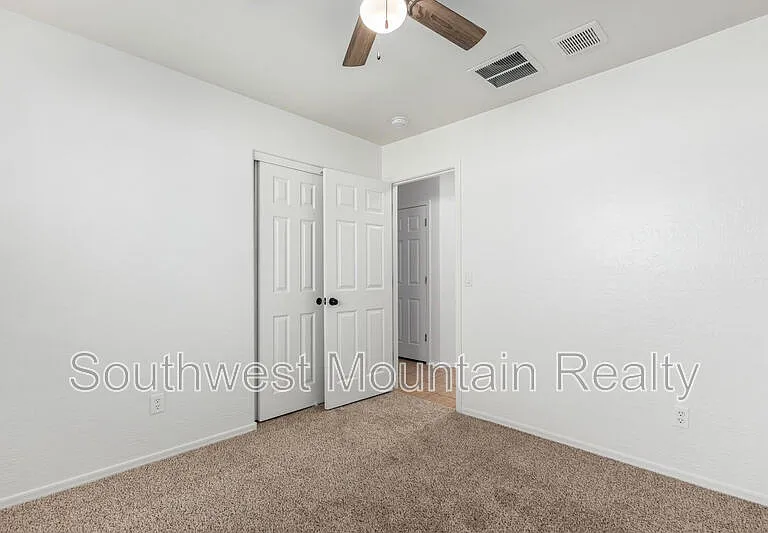1140 W Oak Tree Ln — Photo 26