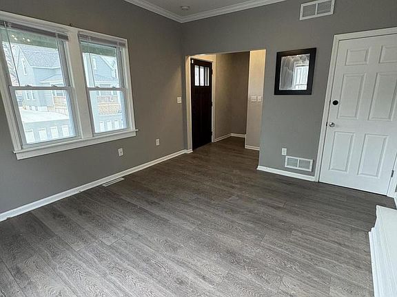 4th image of 233 Frank AVENUE