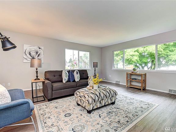 4th image of 110 Pine Ave