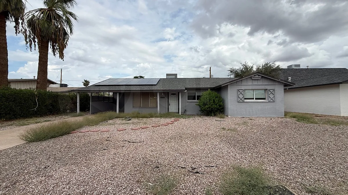 4 bed, 2.0 bath, 1597 sqft, $3,300 — Photo 2